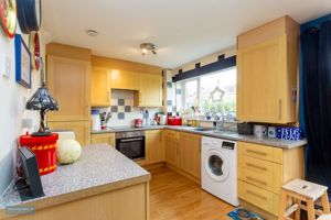 Kitchen/Breakfast Room- click for photo gallery